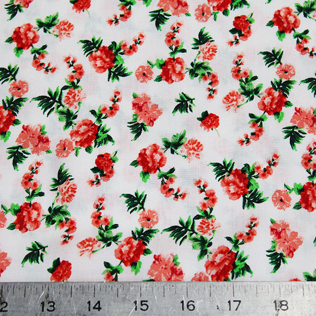Pfirsichroter floraler Viskosestoff am laufenden Meter | 140 cm breit