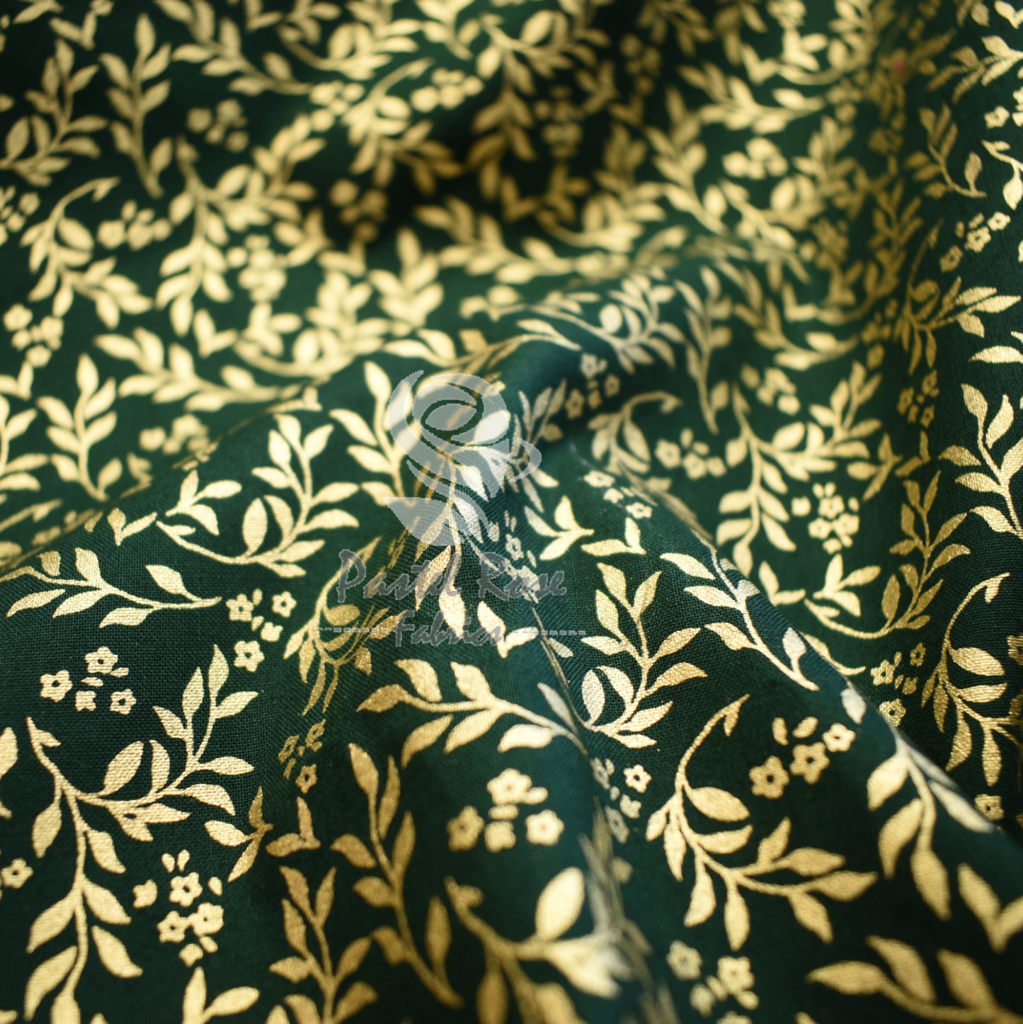 Christmas Metallic Vines 100% cotton fabric by half metre | 140cm wide