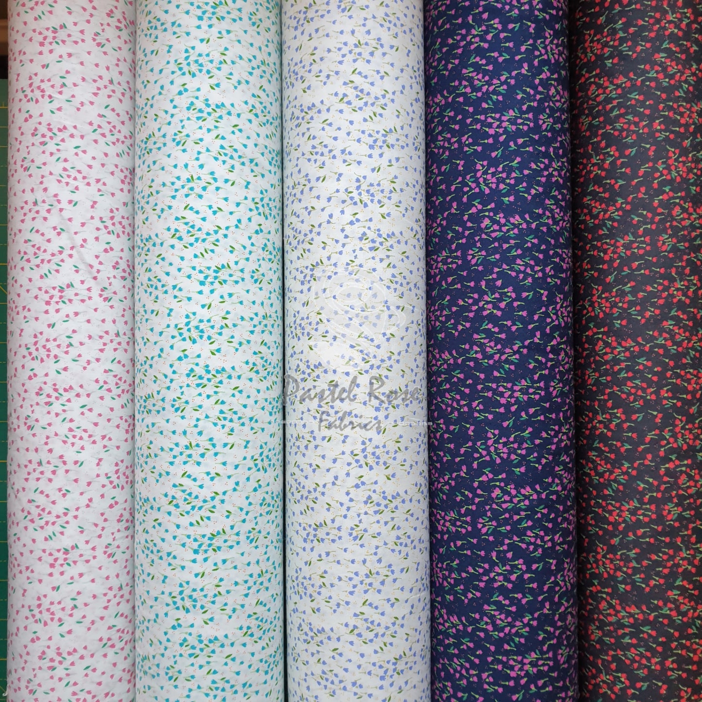 Teeny Joy Floral 100 % Baumwoll-Popeline-Stoff pro halben Meter | 112 cm breit